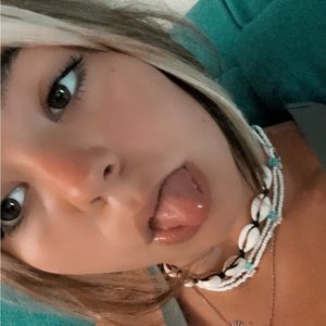 Meet your Posher, Bella